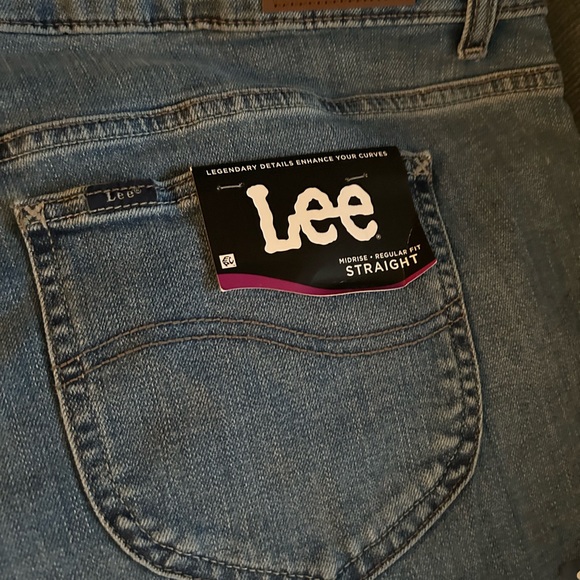 LEE Midrise Regular Fit Straight Jeans, size 20W Petite, NWT - Picture 7 of 10